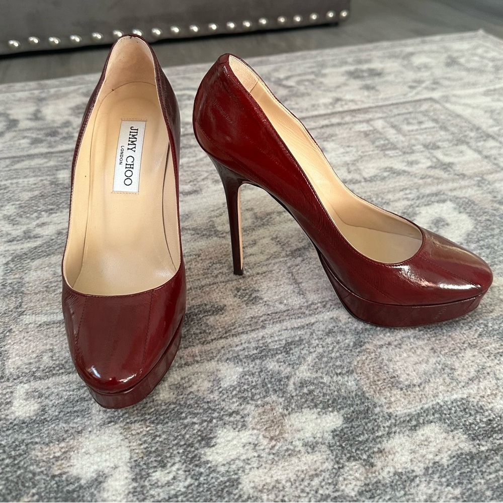 Jimmy Choo Red Heels with Stiletto Design and Glossy Finish - Picture 1 of 3